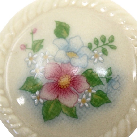 Vintage Avon Round Floral Ivory Ceramic Pin Brooch 1 1/2" Across - Hey Viv - Picture 6 of 7